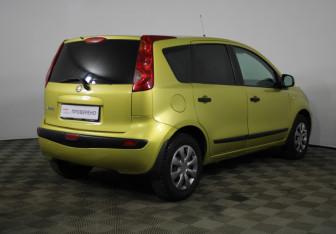 Подержанный автомобиль Nissan Note 2006 года (8 фото)