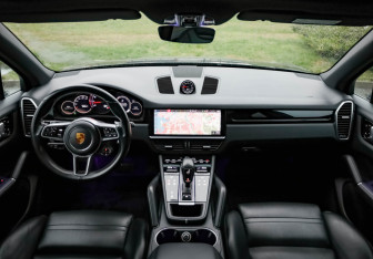 Подержанный автомобиль Porsche Cayenne 2018 года (11 фото)