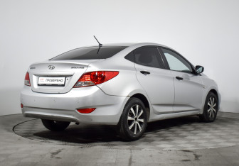 Подержанный автомобиль Hyundai Solaris Sedan 2012 года (5 фото)