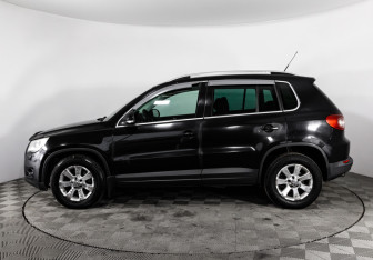 Подержанный автомобиль Volkswagen Tiguan 2010 года (8 фото)