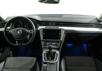 Подержанный автомобиль Volkswagen Passat Wagon 2017 года (13 фото)