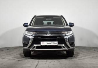 Подержанный автомобиль Mitsubishi Outlander 2022 года (2 фото)