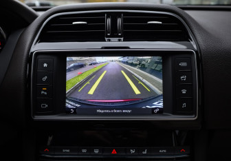 Подержанный автомобиль Jaguar F-Pace 2017 года (23 фото)