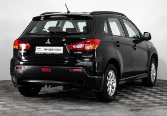 Подержанный автомобиль Mitsubishi ASX 2011 года (5 фото)