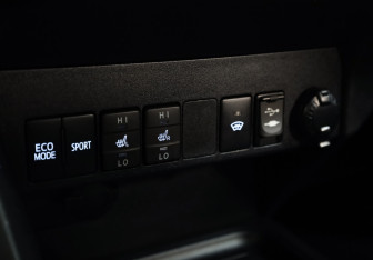 Подержанный автомобиль Toyota RAV4 2017 года (22 фото)