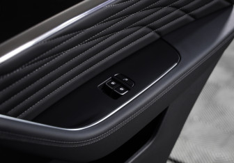 Подержанный автомобиль Hongqi HS5 2024 года (23 фото)