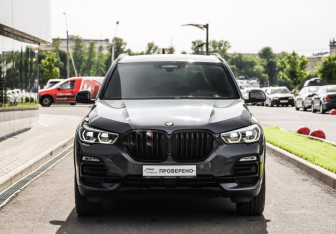 Подержанный автомобиль BMW X5 2019 года (4 фото)