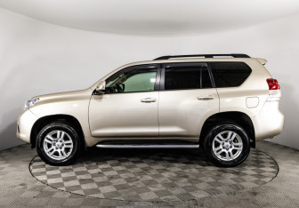 Подержанный автомобиль Toyota Land Cruiser Prado 2010 года (8 фото)