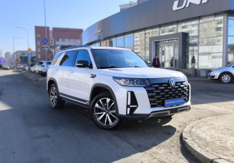 Подержанный автомобиль Changan CS95 2023 года (3 фото)