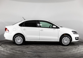 Подержанный автомобиль Volkswagen Polo Sedan 2015 года (4 фото)