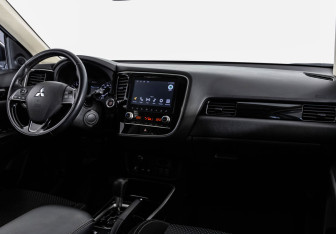 Подержанный автомобиль Mitsubishi Outlander 2021 года (9 фото)