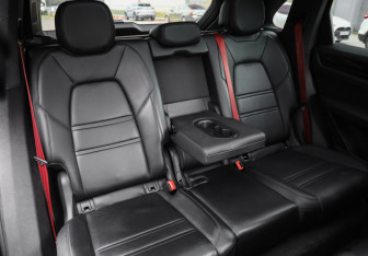 Подержанный автомобиль Porsche Cayenne 2018 года (33 фото)