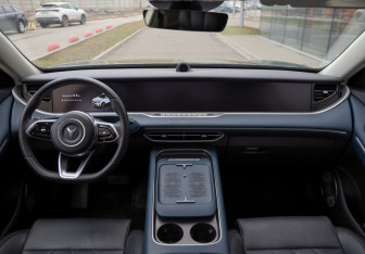 Подержанный автомобиль Voyah Free 2023 года (13 фото)