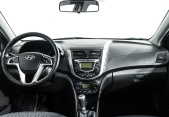 Подержанный автомобиль Hyundai Solaris Sedan 2013 года (13 фото)