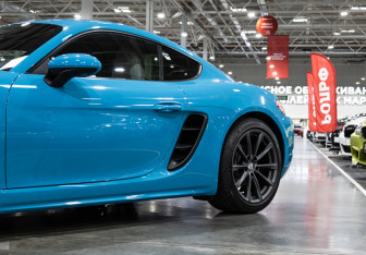 Подержанный автомобиль Porsche Cayman 2018 года (2 фото)