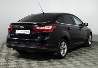 Подержанный автомобиль Ford Focus Sedan 2011 года (5 фото)
