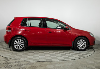 Подержанный автомобиль Volkswagen Golf Hatchback 2012 года (4 фото)