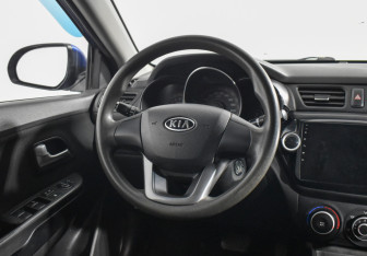 Подержанный автомобиль Kia Rio Sedan 2012 года (14 фото)