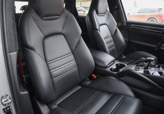 Подержанный автомобиль Porsche Cayenne 2021 года (32 фото)