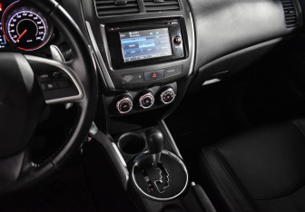 Подержанный автомобиль Mitsubishi ASX 2013 года (16 фото)