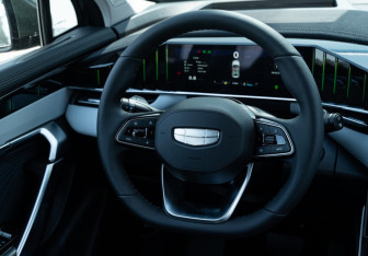 Новый Geely Atlas 2025 (17 фото)