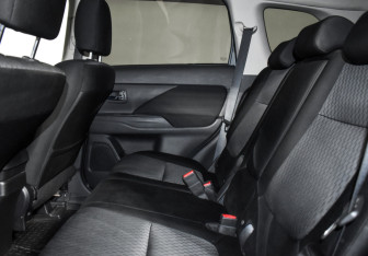 Подержанный автомобиль Mitsubishi Outlander 2013 года (12 фото)
