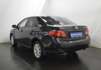 Подержанный автомобиль Toyota Corolla Sedan 2008 года (7 фото)