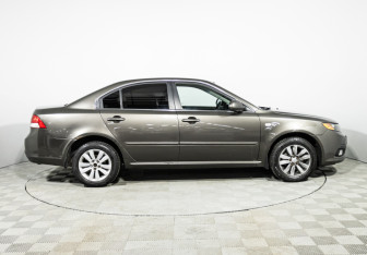 Подержанный автомобиль Kia Magentis 2010 года (4 фото)