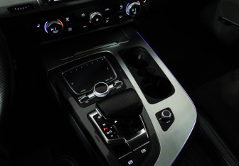 Подержанный автомобиль Audi Q7 2016 года (23 фото)