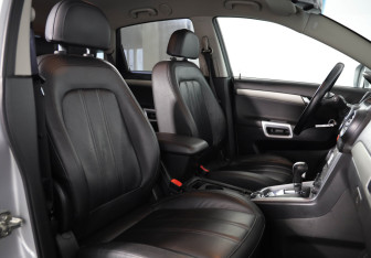 Подержанный автомобиль Opel Antara 2014 года (16 фото)