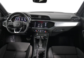 Подержанный автомобиль Audi Q3 2019 года (10 фото)