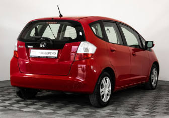 Подержанный автомобиль Honda Jazz 2009 года (5 фото)