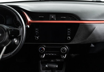 Подержанный автомобиль Kia Rio Hatchback 2021 года (14 фото)