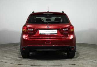 Подержанный автомобиль Mitsubishi ASX 2014 года (6 фото)