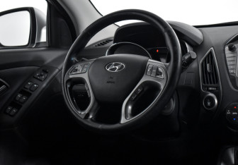 Подержанный автомобиль Hyundai ix35 2013 года (14 фото)