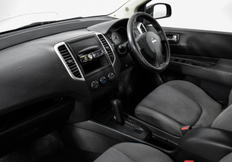 Подержанный автомобиль Nissan Wingroad 2005 года (9 фото)