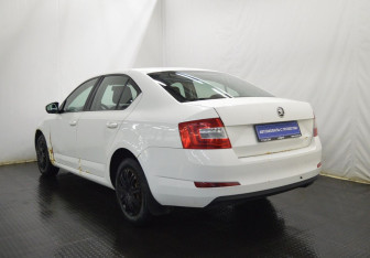 Подержанный автомобиль Skoda Octavia Liftback 2014 года (7 фото)