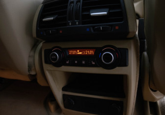 Подержанный автомобиль BMW X5 2013 года (21 фото)