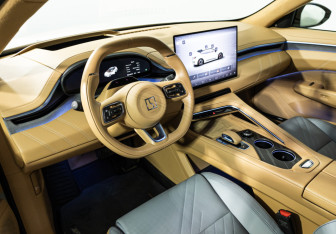 Подержанный автомобиль Zeekr 001 2024 года (11 фото)