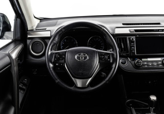 Подержанный автомобиль Toyota RAV4 2019 года (13 фото)