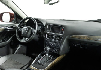 Подержанный автомобиль Audi Q5 2011 года (9 фото)