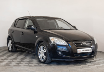 Подержанный автомобиль Kia Ceed Hatchback 2009 года (3 фото)