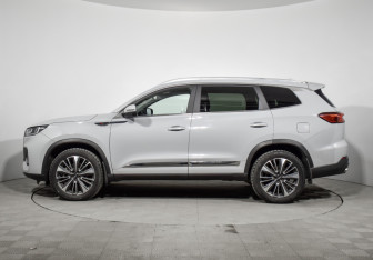 Подержанный автомобиль Chery Tiggo 8 Pro Max 2023 года (8 фото)