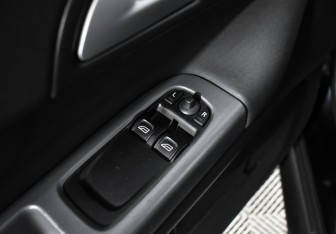 Подержанный автомобиль Volvo C30 2007 года (10 фото)