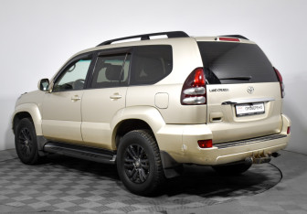 Подержанный автомобиль Toyota Land Cruiser Prado 2007 года (7 фото)
