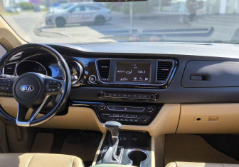Подержанный автомобиль Kia Carnival 2018 года (25 фото)