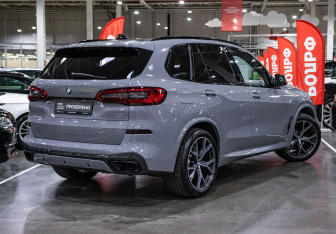 Подержанный автомобиль BMW X5 2019 года (8 фото)