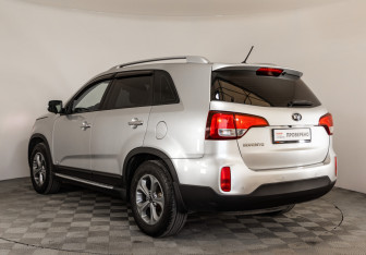 Подержанный автомобиль Kia Sorento 2014 года (7 фото)