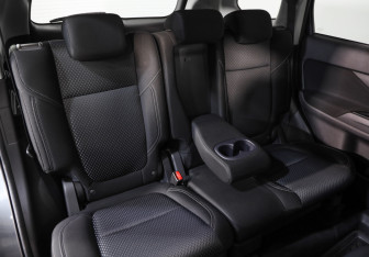 Подержанный автомобиль Mitsubishi Outlander 2022 года (26 фото)