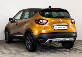 Подержанный автомобиль Renault Kaptur 2022 года (7 фото)